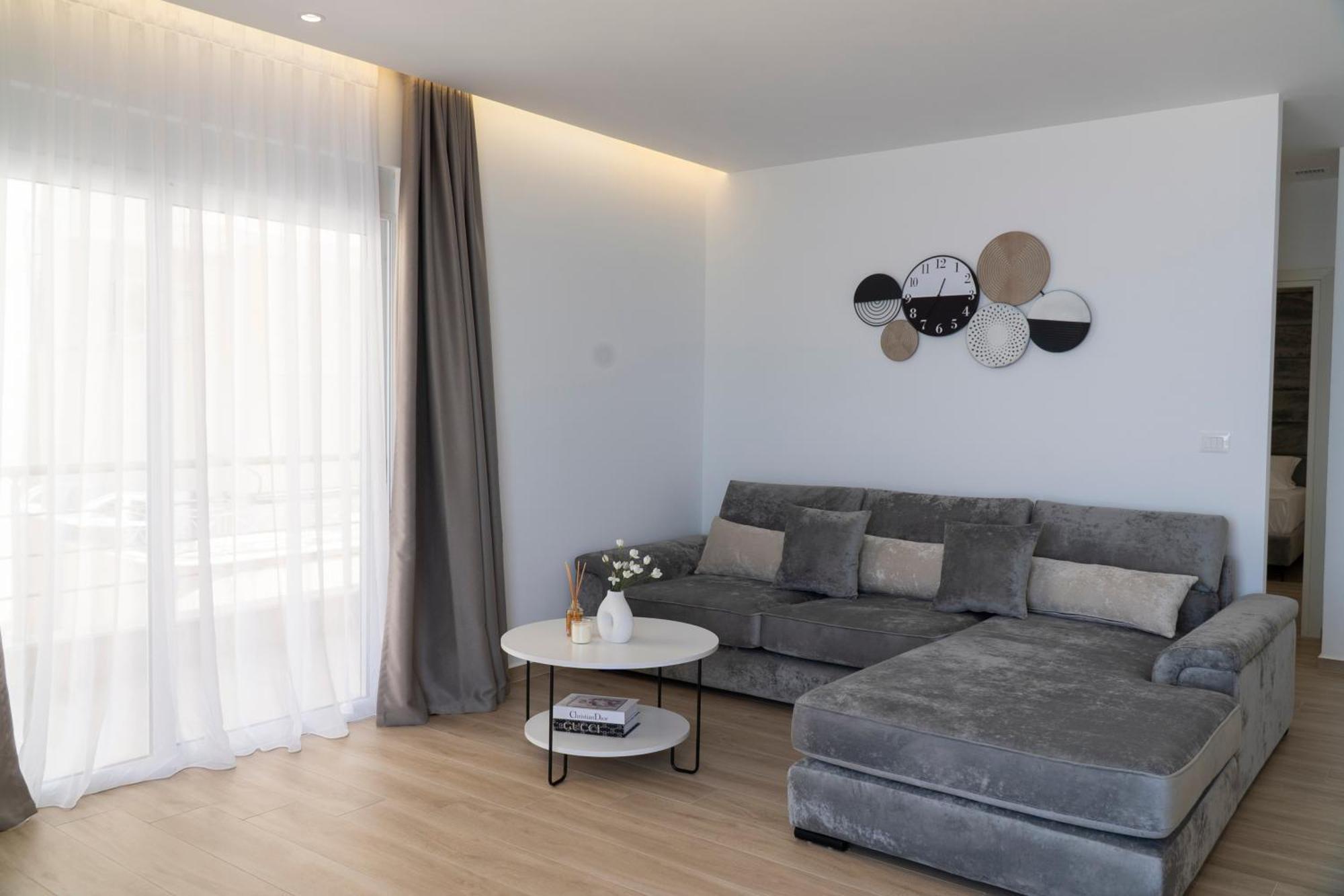 Mateo Apartments Sarandë Exteriör bild