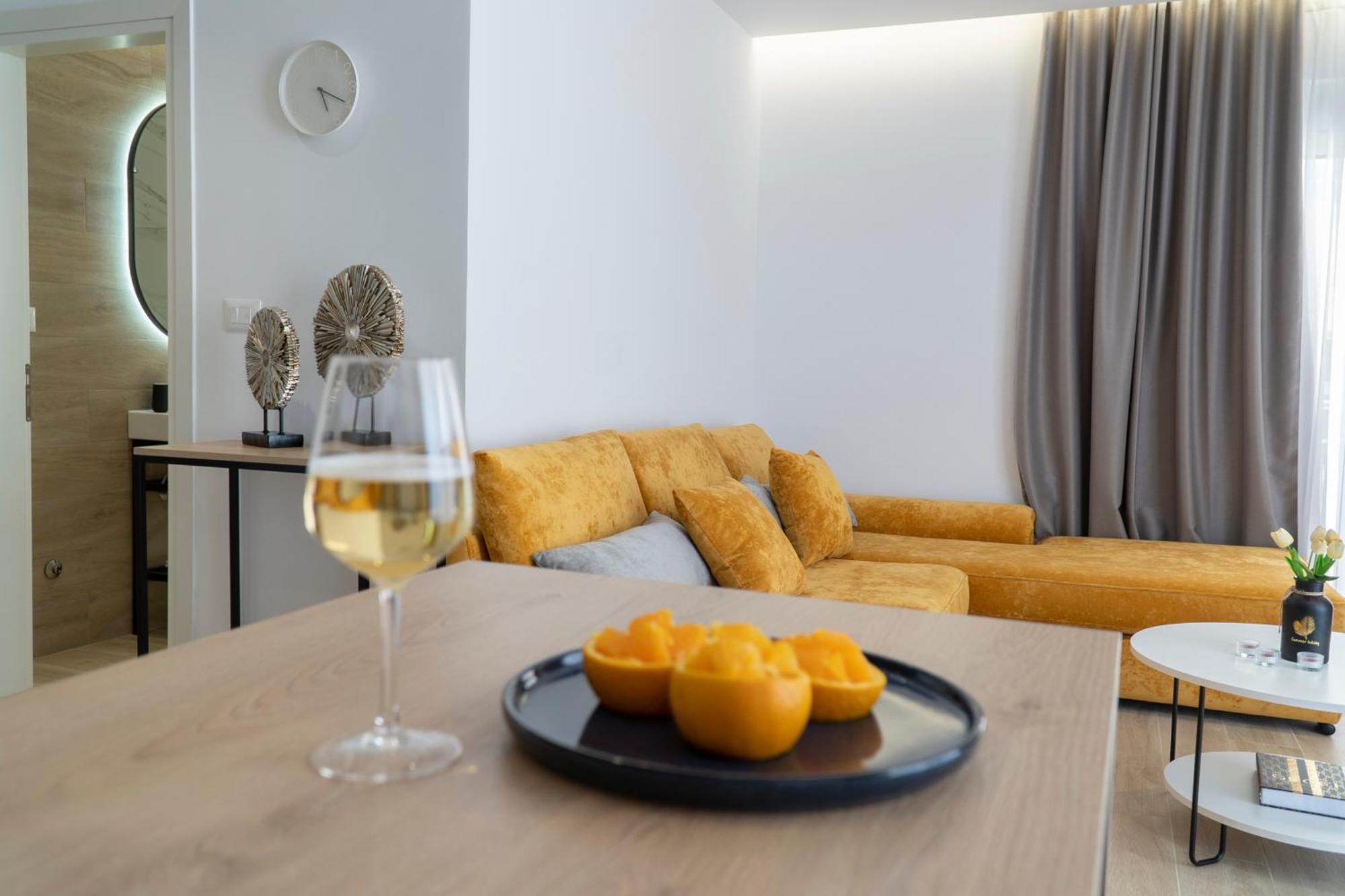 Mateo Apartments Sarandë Exteriör bild