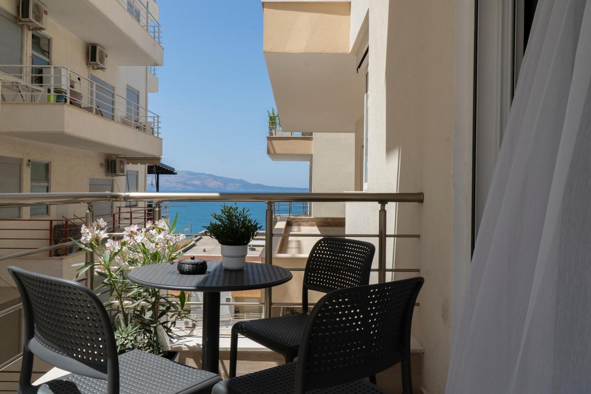 Mateo Apartments Sarandë Exteriör bild