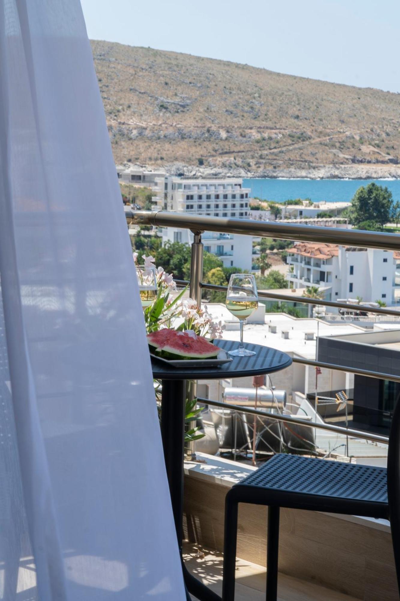 Mateo Apartments Sarandë Exteriör bild