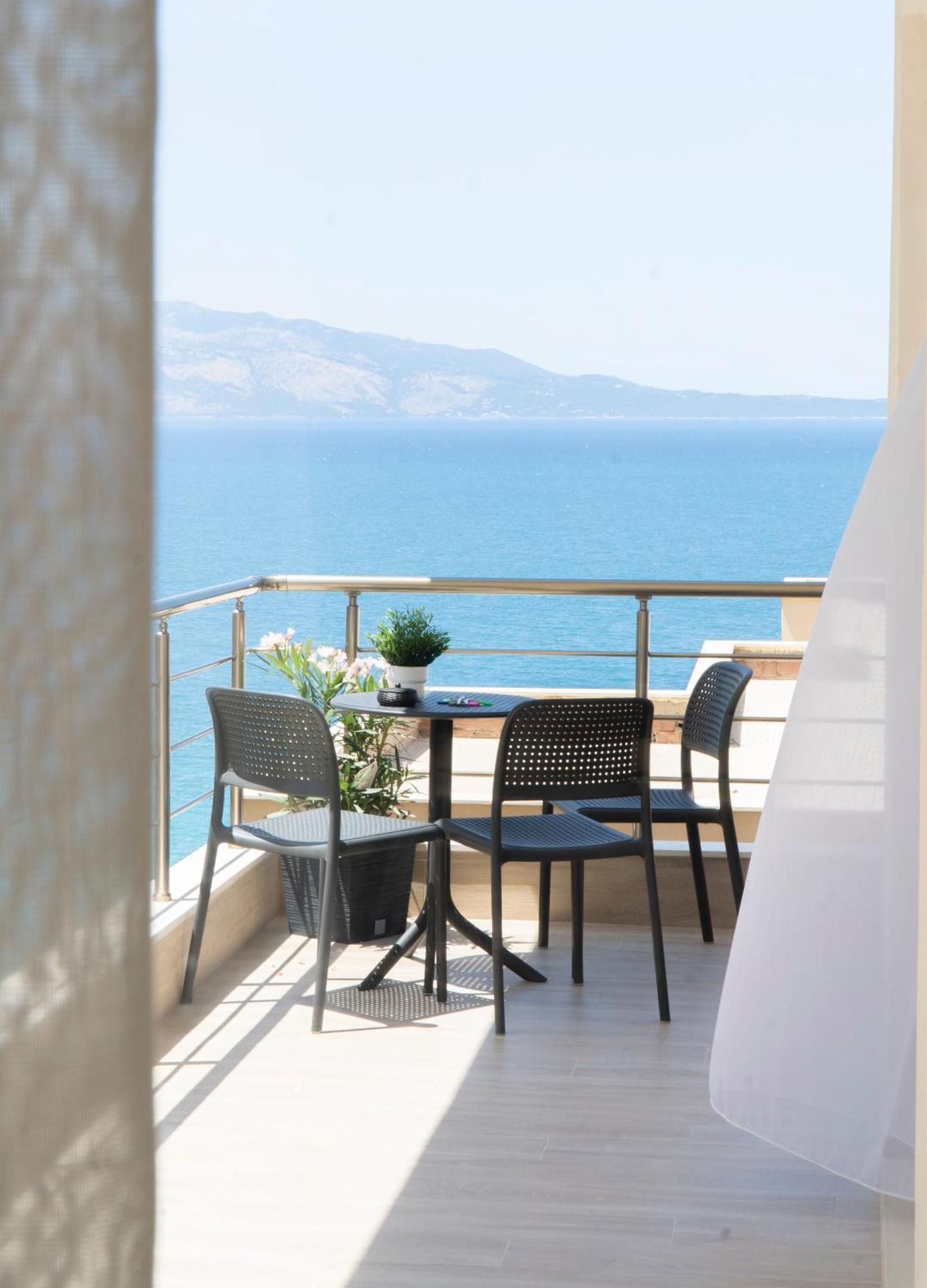 Mateo Apartments Sarandë Exteriör bild