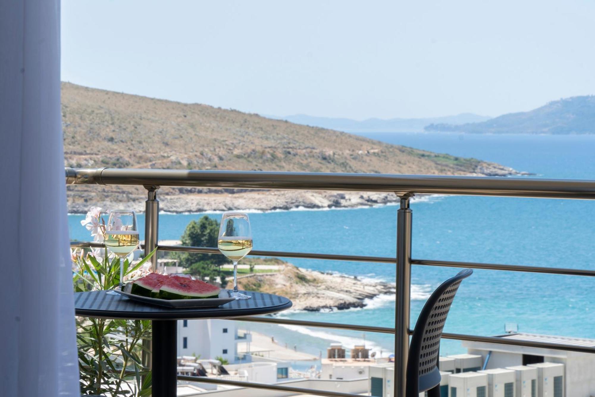 Mateo Apartments Sarandë Exteriör bild