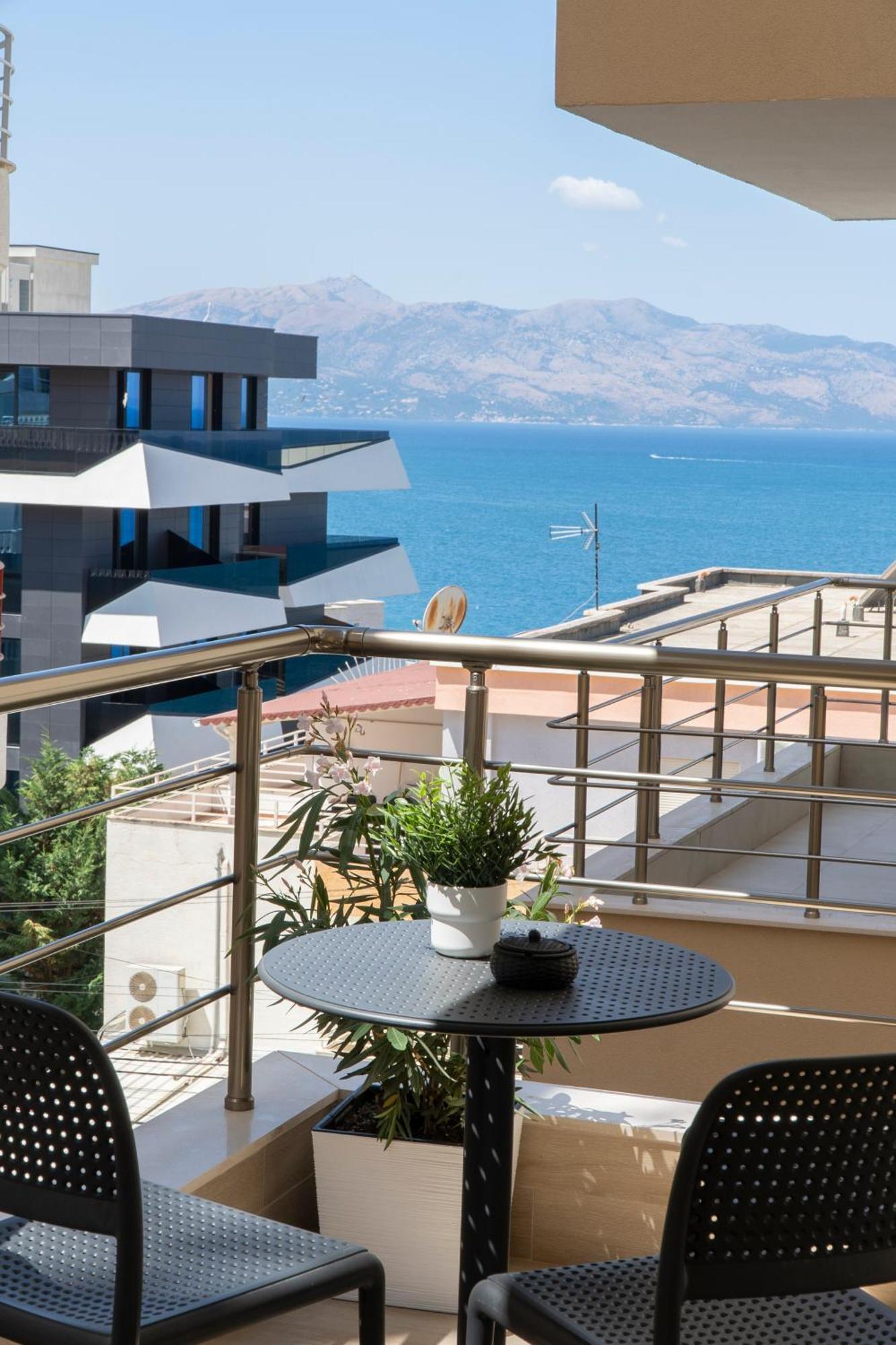 Mateo Apartments Sarandë Exteriör bild