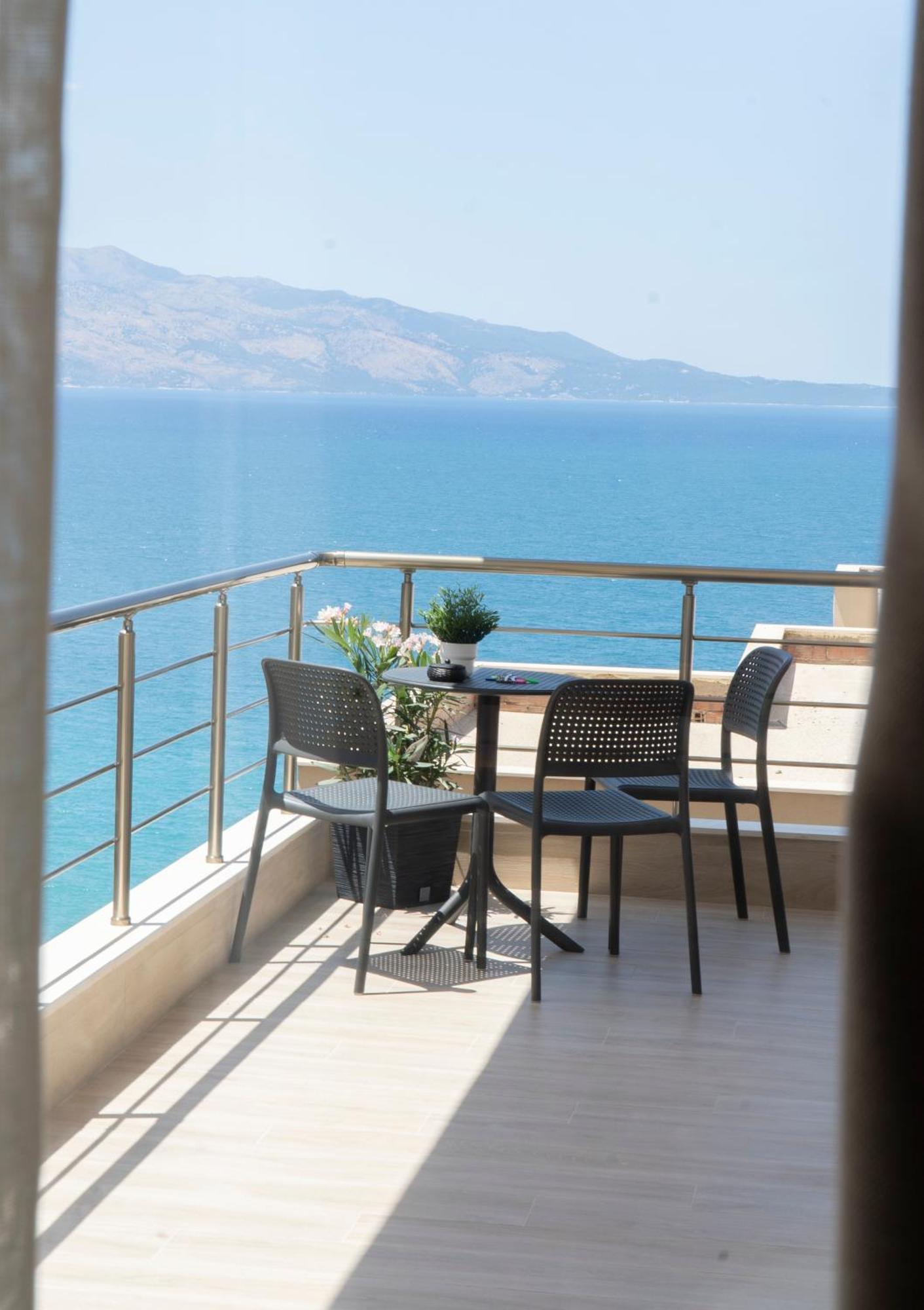Mateo Apartments Sarandë Exteriör bild